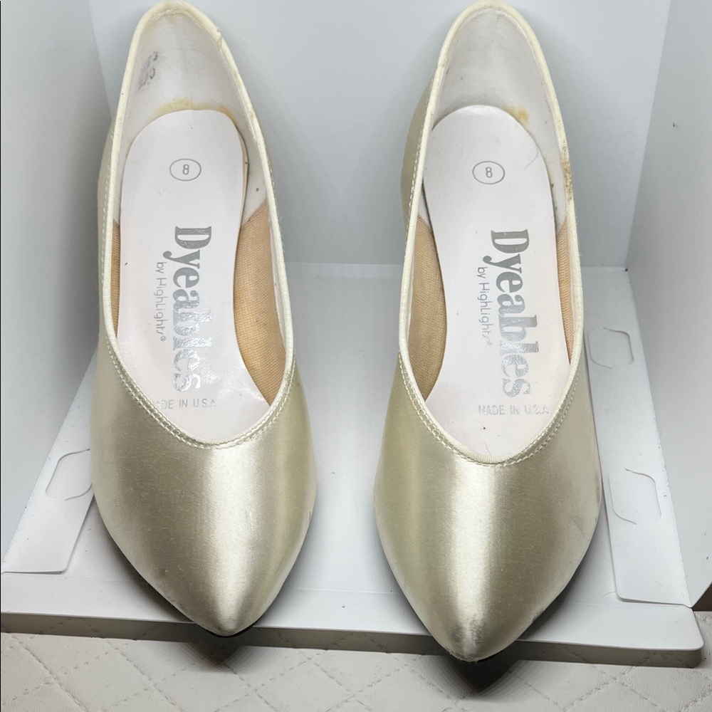 Dyeables by Highlights beige satin like material